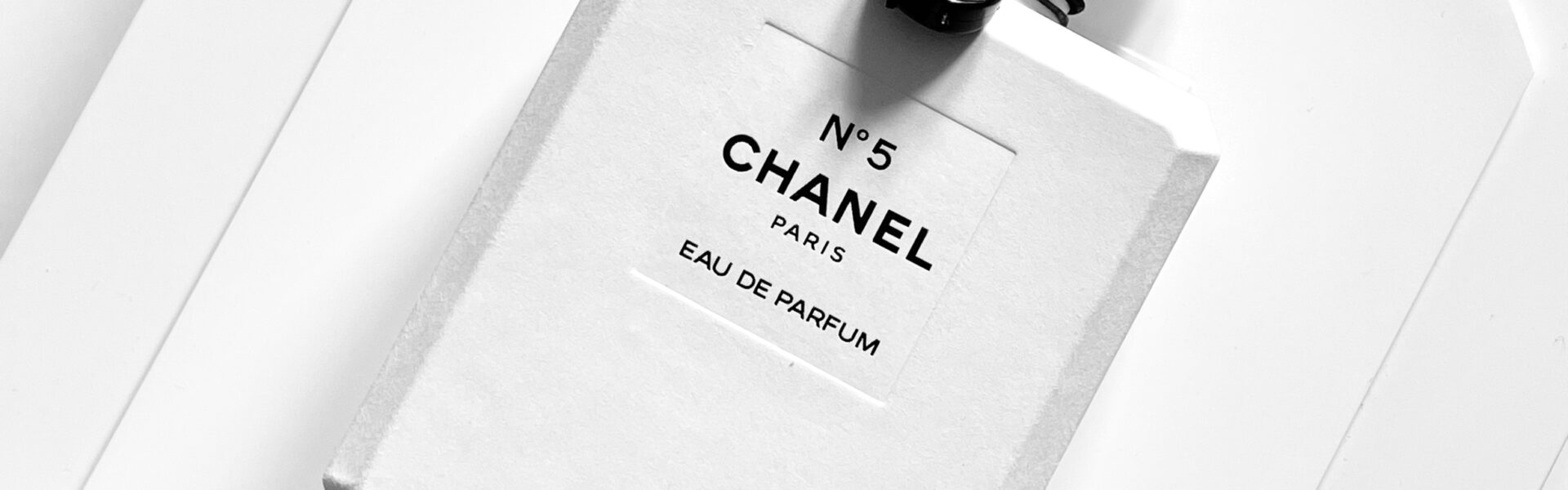 CHANEL Nº5 Limited Holiday Edition – The Candy Perfume Boy